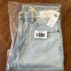 NWT Abercrombie Ultra High Rise 90’s Straight Jeans, 26 Short